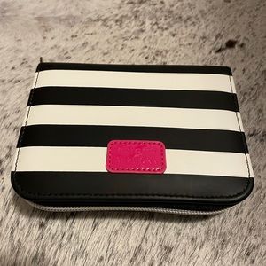 SEPHORA manicure set.